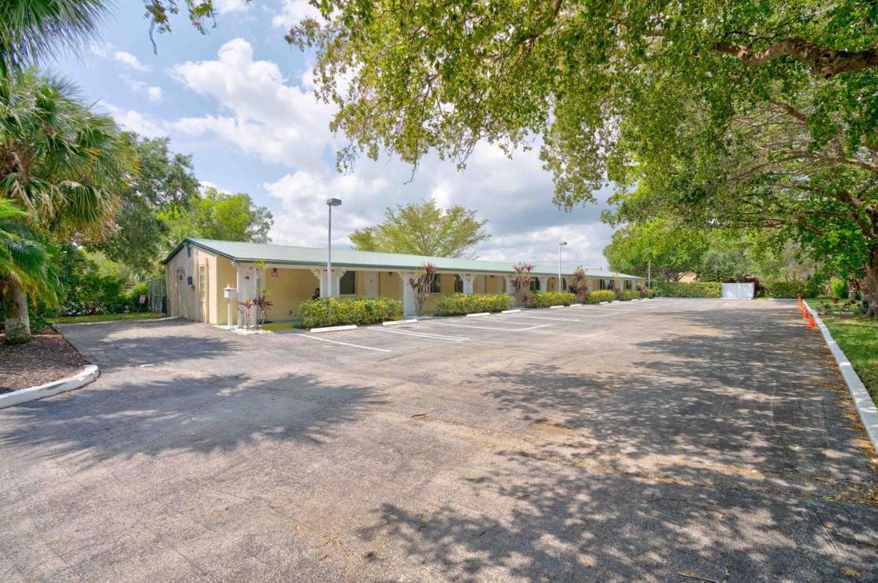Tequesta Palms Inn Екстер'єр фото